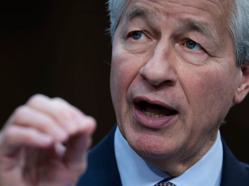 JPMorgan CEO Defends Right to Buy BTC