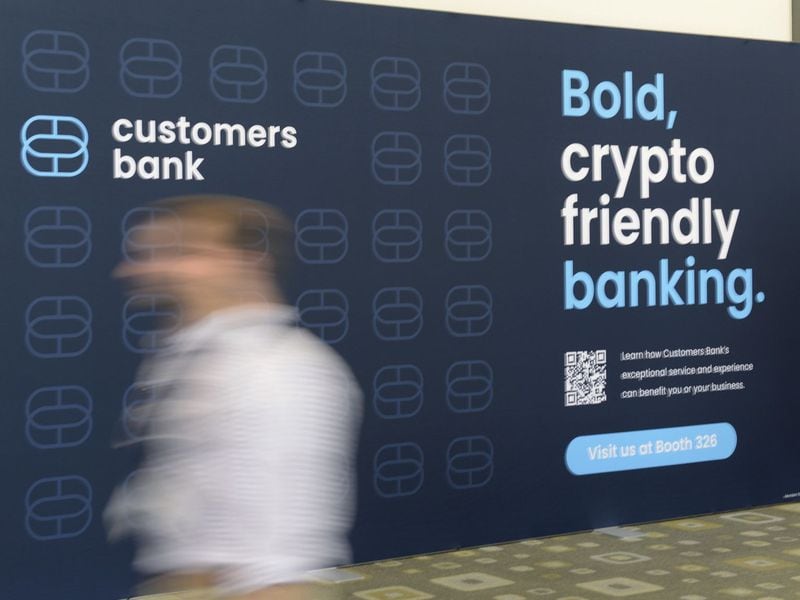 Crypto Friendly Customers Bank Said to Debank Some Digital Asset Hedge Funds