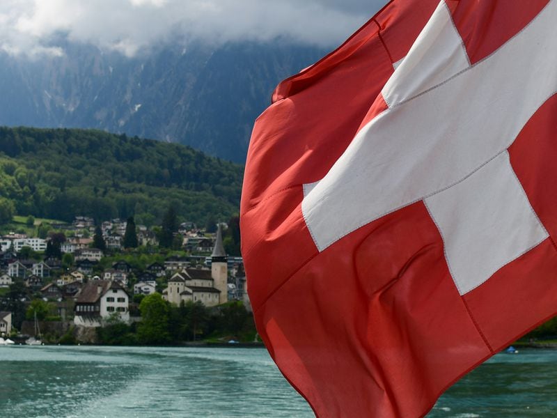 Switzerland’s FINMA Publishes Guidance on Stablecoins to Address Risks on Default Guarantees Issued by Banks