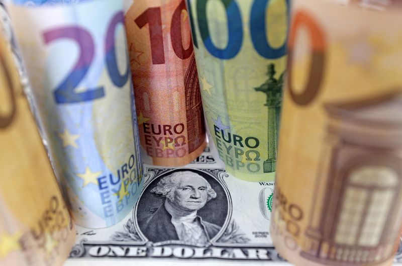 Euro drops as French government crisis escalates