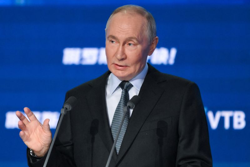 Putin urges government and central bank to coordinate action to curb high inflation