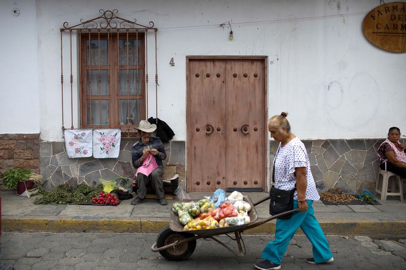 Mexico announces 12% boost to minimum wage to combat poverty